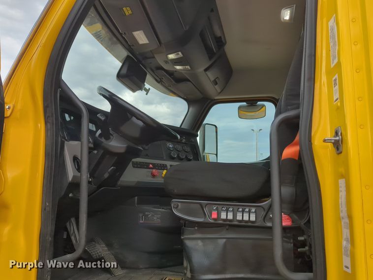 image for item NG9821 2021 Freightliner  Cascadia 126 semi truck