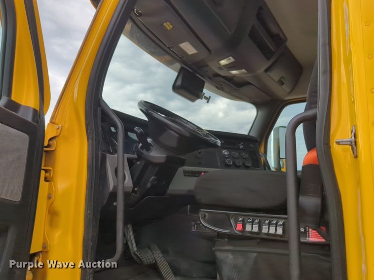 image for item NG9821 2021 Freightliner  Cascadia 126 semi truck