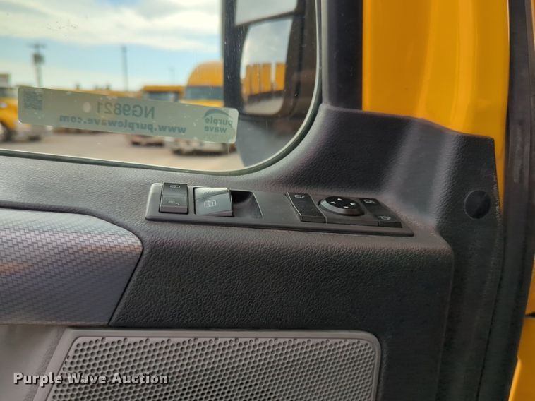 image for item NG9821 2021 Freightliner  Cascadia 126 semi truck