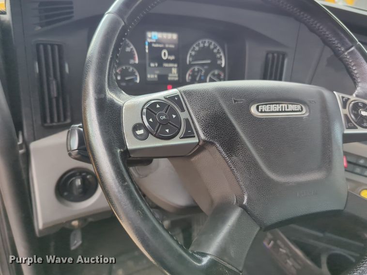 image for item NG9821 2021 Freightliner  Cascadia 126 semi truck