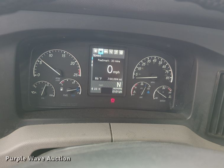 image for item NG9821 2021 Freightliner  Cascadia 126 semi truck