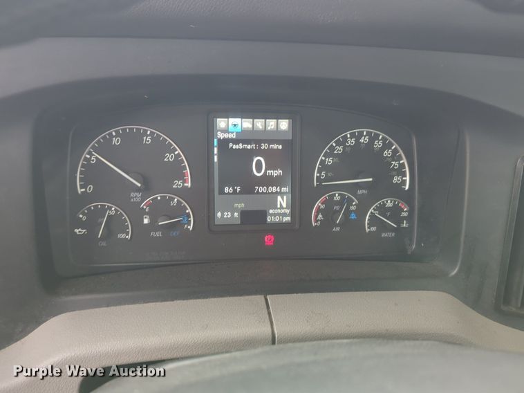 image for item NG9821 2021 Freightliner  Cascadia 126 semi truck