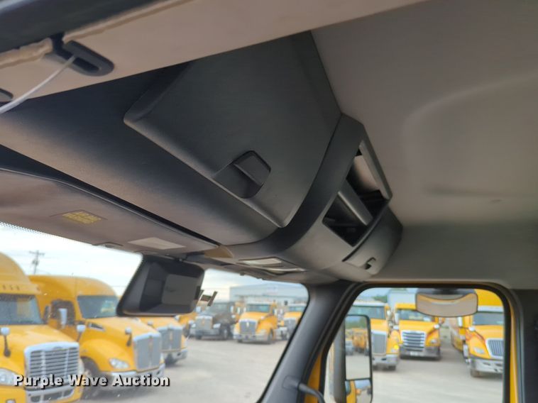 image for item NG9821 2021 Freightliner  Cascadia 126 semi truck