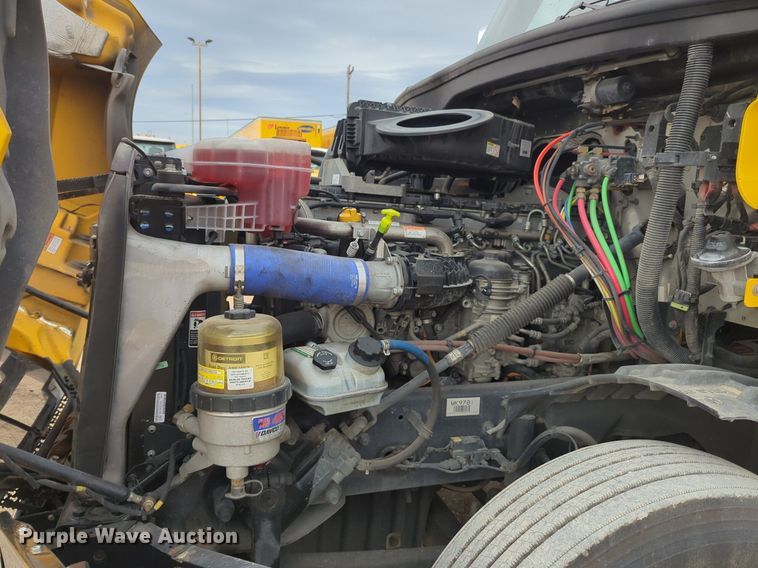 image for item NG9821 2021 Freightliner  Cascadia 126 semi truck