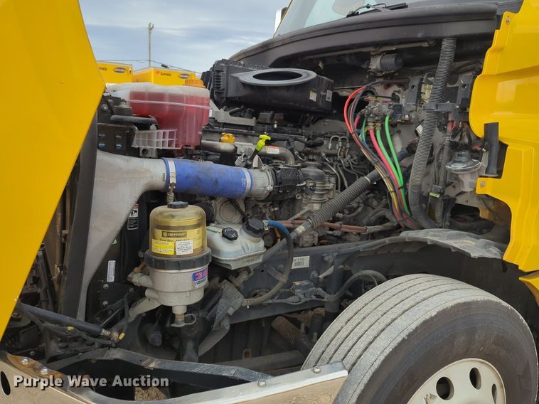 image for item NG9821 2021 Freightliner  Cascadia 126 semi truck