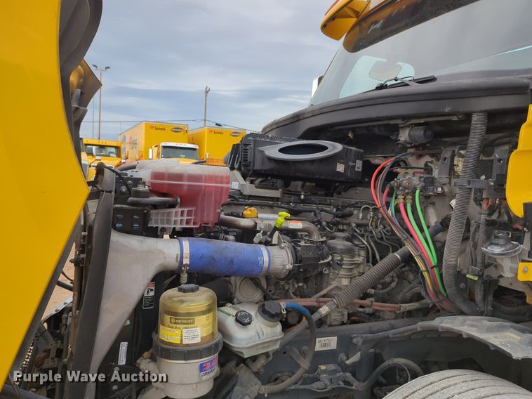 image for item NG9821 2021 Freightliner  Cascadia 126 semi truck