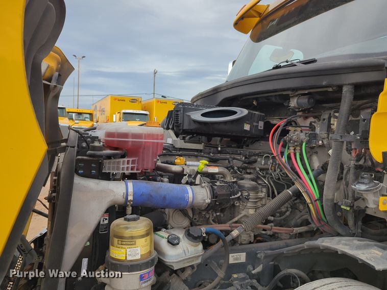 image for item NG9821 2021 Freightliner  Cascadia 126 semi truck