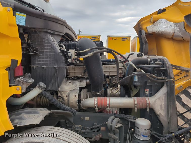 image for item NG9821 2021 Freightliner  Cascadia 126 semi truck