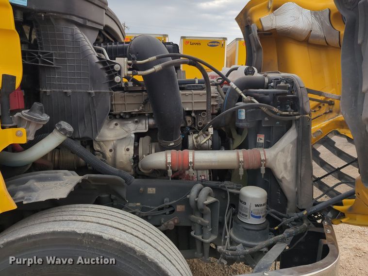 image for item NG9821 2021 Freightliner  Cascadia 126 semi truck