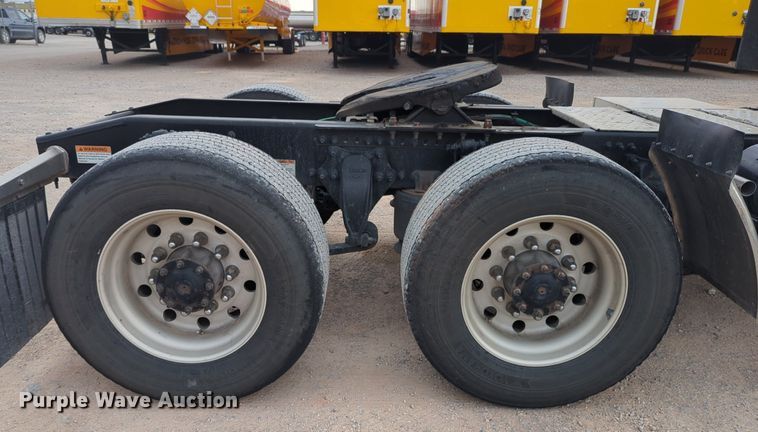 image for item NG9821 2021 Freightliner  Cascadia 126 semi truck