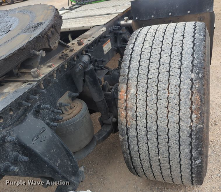 image for item NG9821 2021 Freightliner  Cascadia 126 semi truck