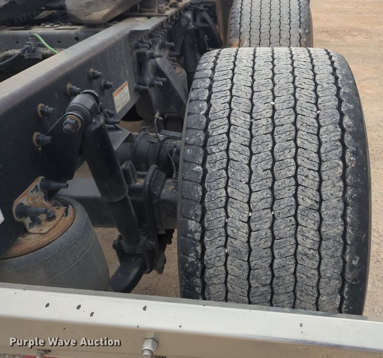 image for item NG9821 2021 Freightliner  Cascadia 126 semi truck