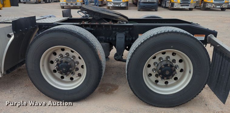 image for item NG9821 2021 Freightliner  Cascadia 126 semi truck