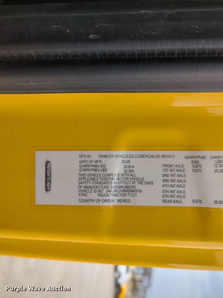 image for item NG9821 2021 Freightliner  Cascadia 126 semi truck