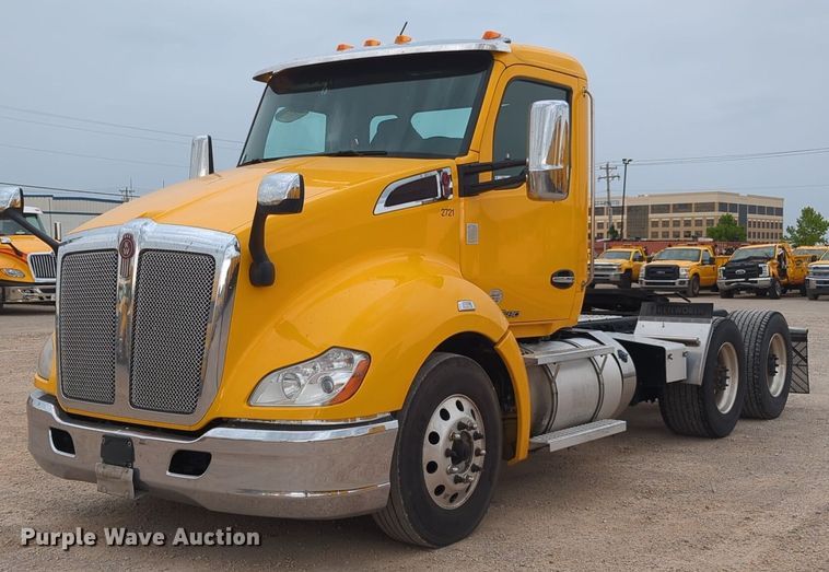 image for item NG9822 2020 Kenworth  T680 semi truck