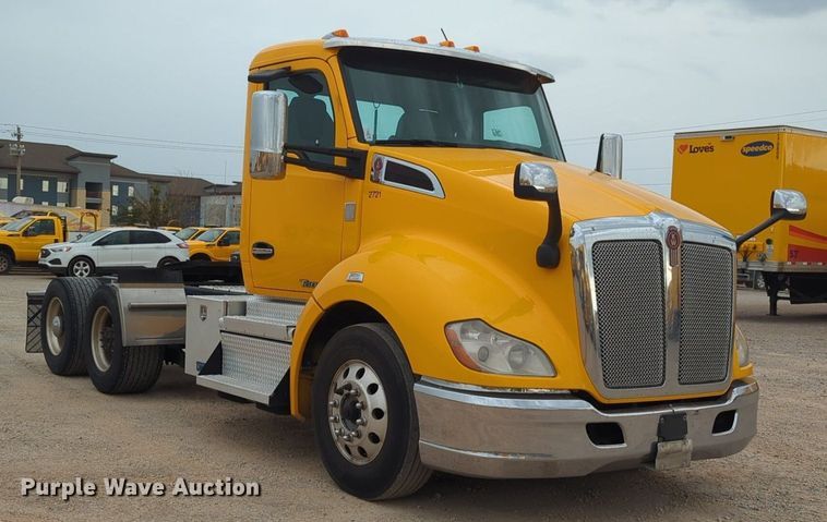 image for item NG9822 2020 Kenworth  T680 semi truck
