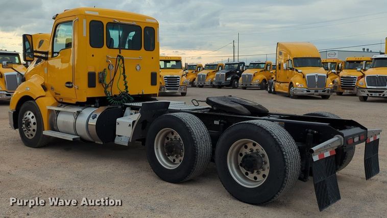 image for item NG9822 2020 Kenworth  T680 semi truck