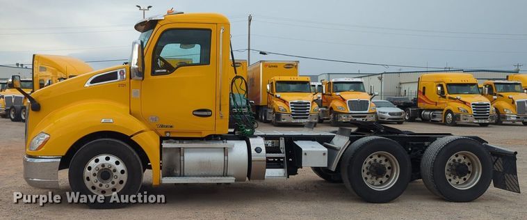 image for item NG9822 2020 Kenworth  T680 semi truck
