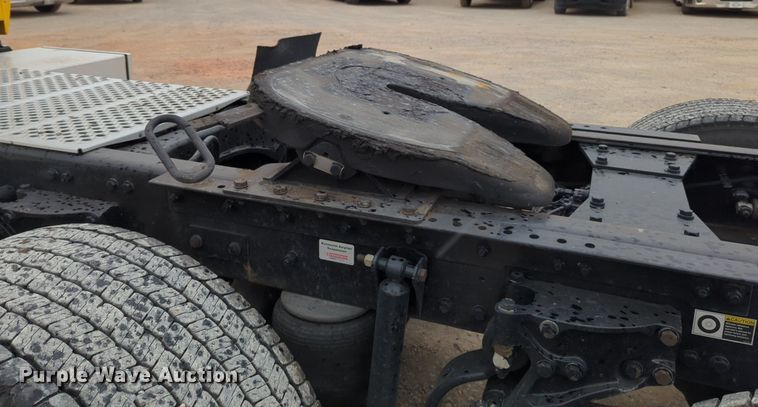 image for item NG9822 2020 Kenworth  T680 semi truck