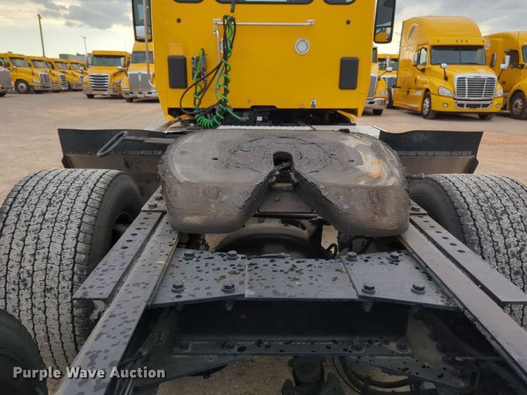 image for item NG9822 2020 Kenworth  T680 semi truck