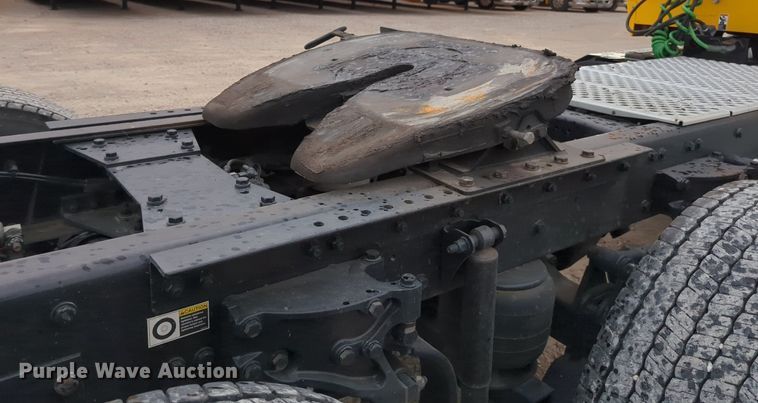 image for item NG9822 2020 Kenworth  T680 semi truck