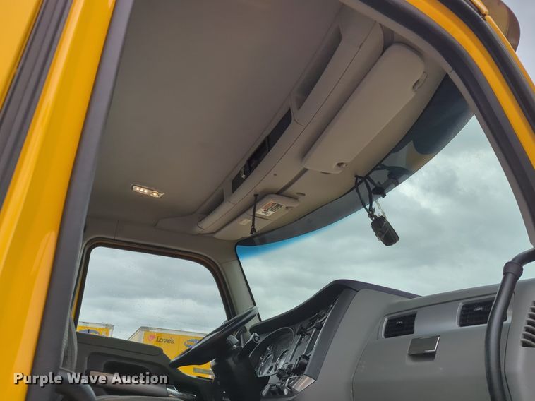 image for item NG9822 2020 Kenworth  T680 semi truck