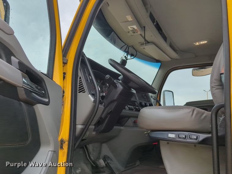 image for item NG9822 2020 Kenworth  T680 semi truck