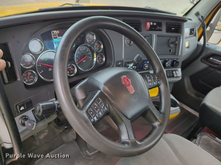 image for item NG9822 2020 Kenworth  T680 semi truck