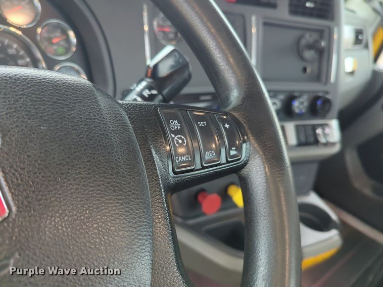 image for item NG9822 2020 Kenworth  T680 semi truck