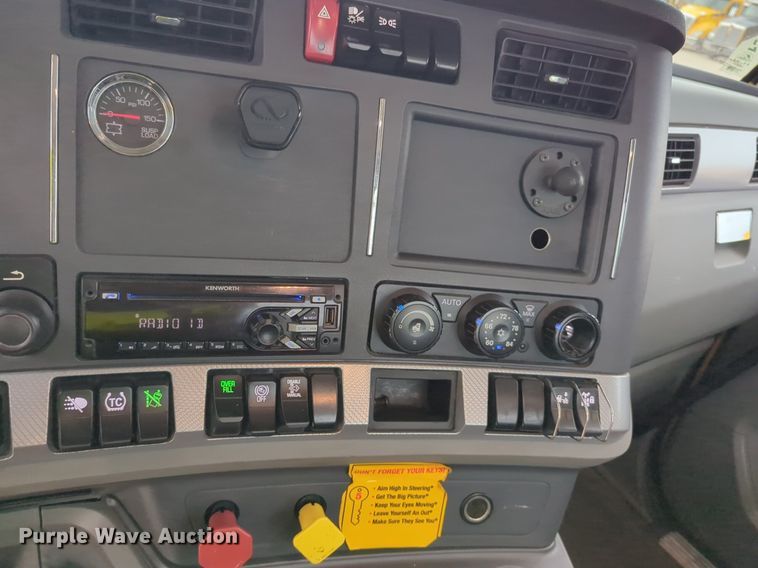 image for item NG9822 2020 Kenworth  T680 semi truck