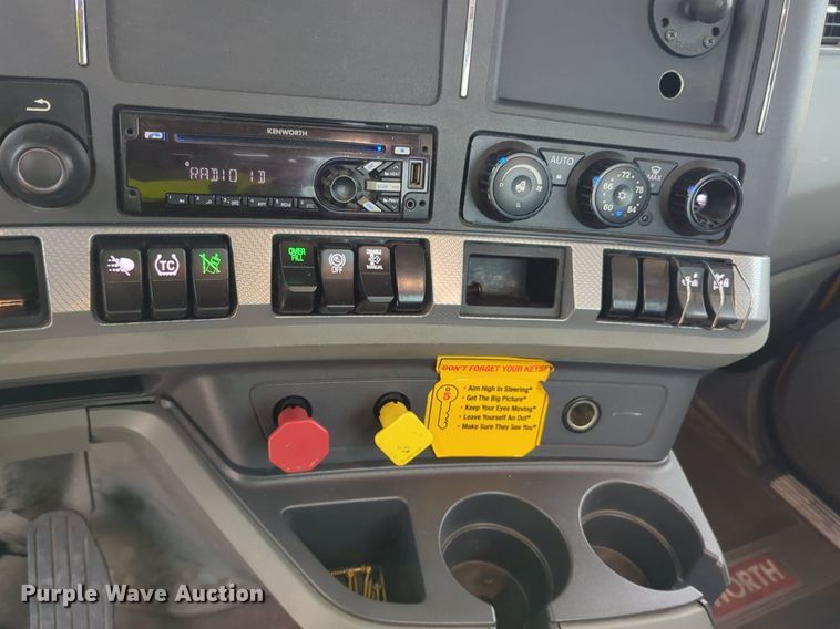 image for item NG9822 2020 Kenworth  T680 semi truck