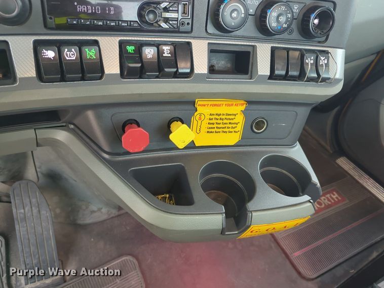 image for item NG9822 2020 Kenworth  T680 semi truck