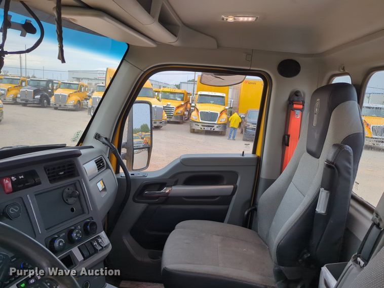 image for item NG9822 2020 Kenworth  T680 semi truck