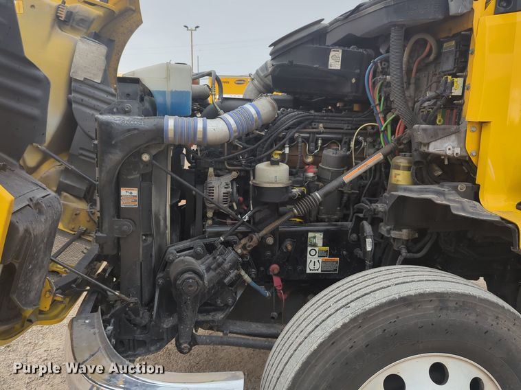 image for item NG9822 2020 Kenworth  T680 semi truck