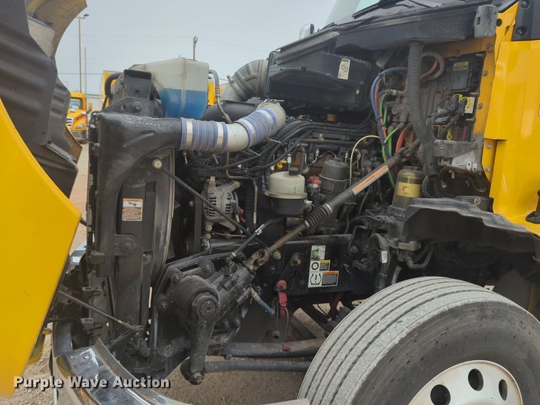 image for item NG9822 2020 Kenworth  T680 semi truck