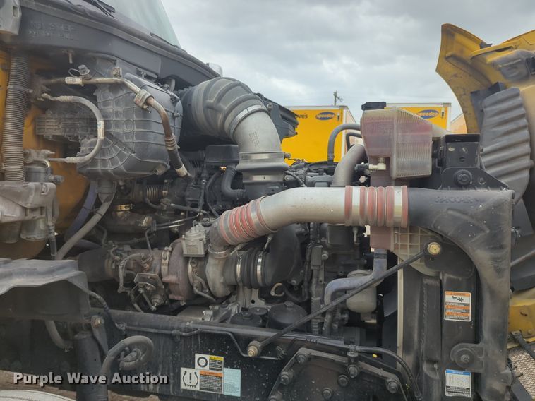 image for item NG9822 2020 Kenworth  T680 semi truck