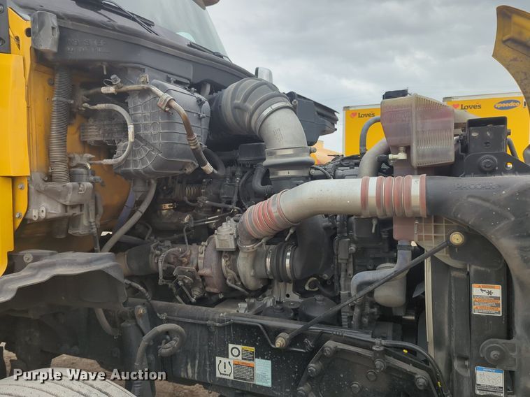 image for item NG9822 2020 Kenworth  T680 semi truck