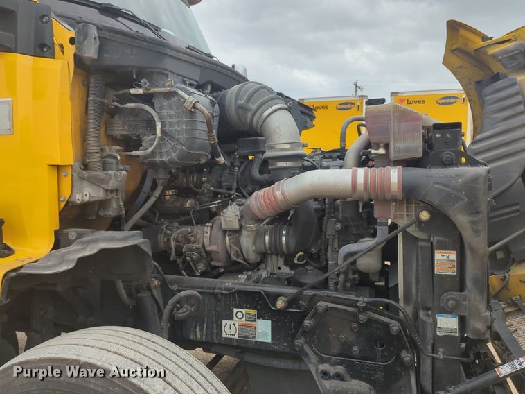 image for item NG9822 2020 Kenworth  T680 semi truck