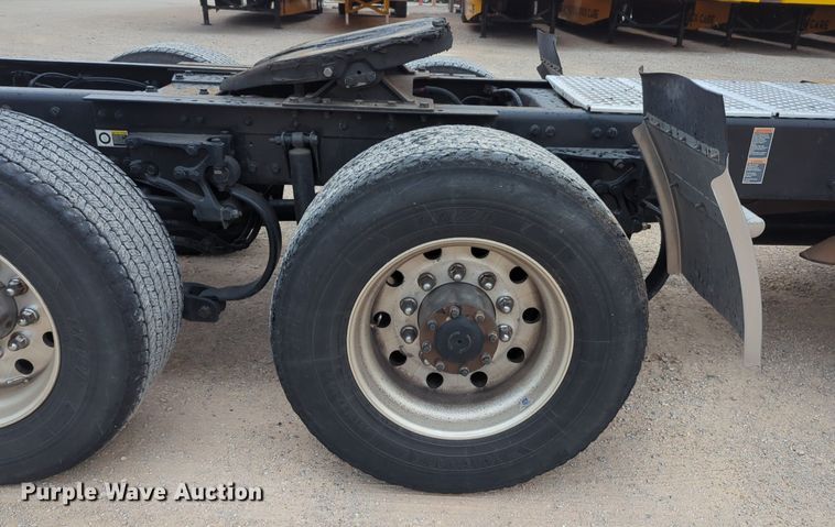 image for item NG9822 2020 Kenworth  T680 semi truck