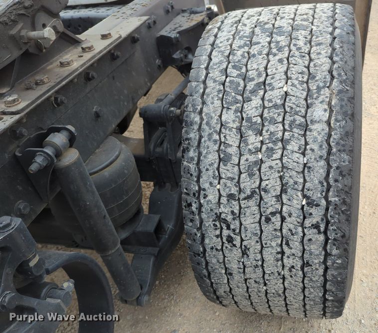 image for item NG9822 2020 Kenworth  T680 semi truck