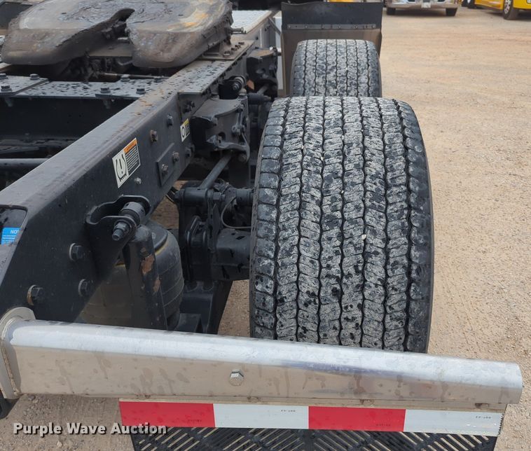 image for item NG9822 2020 Kenworth  T680 semi truck