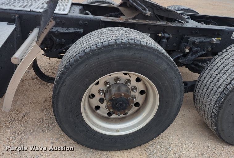 image for item NG9822 2020 Kenworth  T680 semi truck