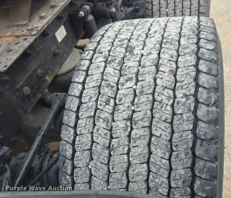 image for item NG9822 2020 Kenworth  T680 semi truck