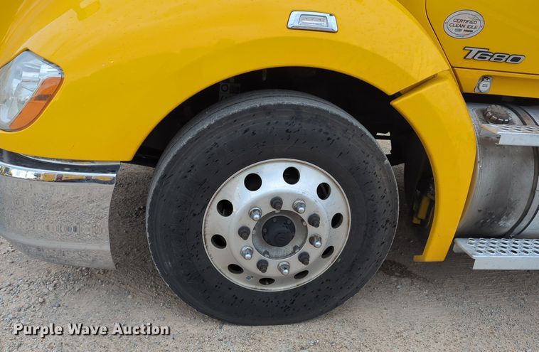 image for item NG9822 2020 Kenworth  T680 semi truck