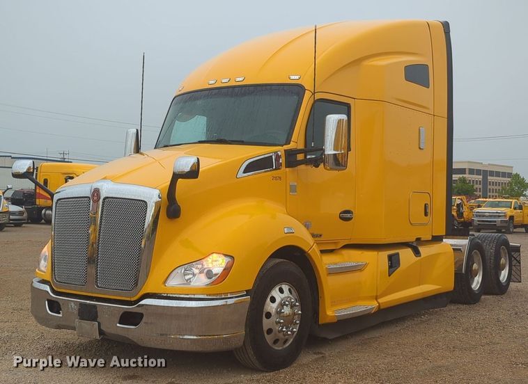 image for item NG9825 2021 Kenworth  T680 semi truck