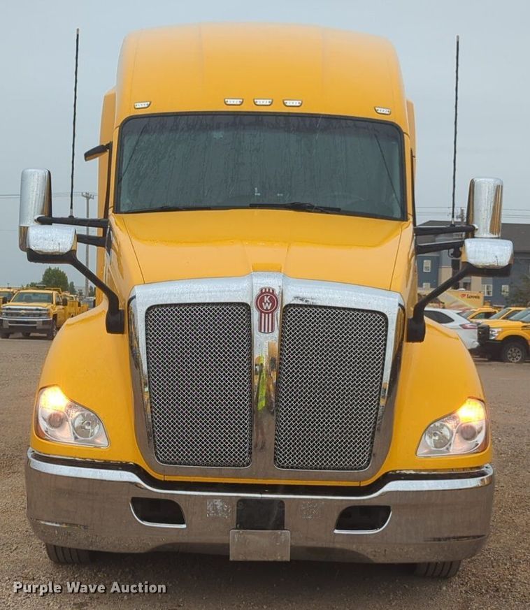 image for item NG9825 2021 Kenworth  T680 semi truck