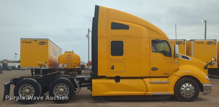 image for item NG9825 2021 Kenworth  T680 semi truck