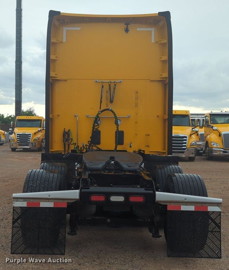 image for item NG9825 2021 Kenworth  T680 semi truck