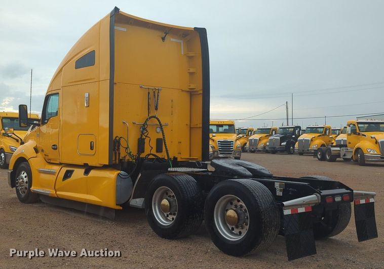 image for item NG9825 2021 Kenworth  T680 semi truck