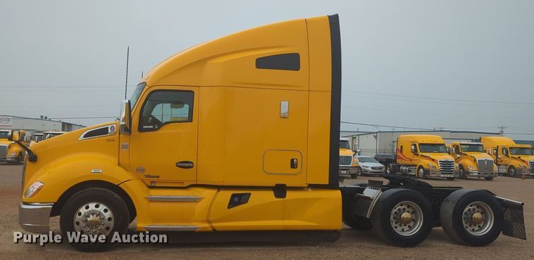 image for item NG9825 2021 Kenworth  T680 semi truck